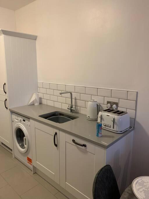 Recently Refurbished Apt Central Mk Free Parking Milton Keynes Zewnętrze zdjęcie